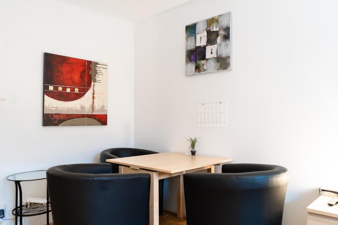 Central Living - Stephansdom Apartments Viena Quarto foto